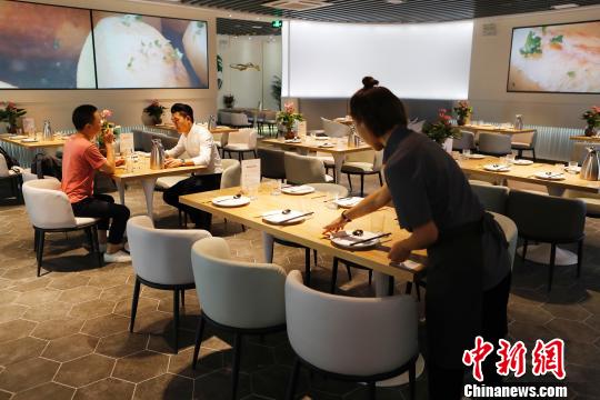 上海首家“共享餐厅”获证试营业 热门菜再也不用排队